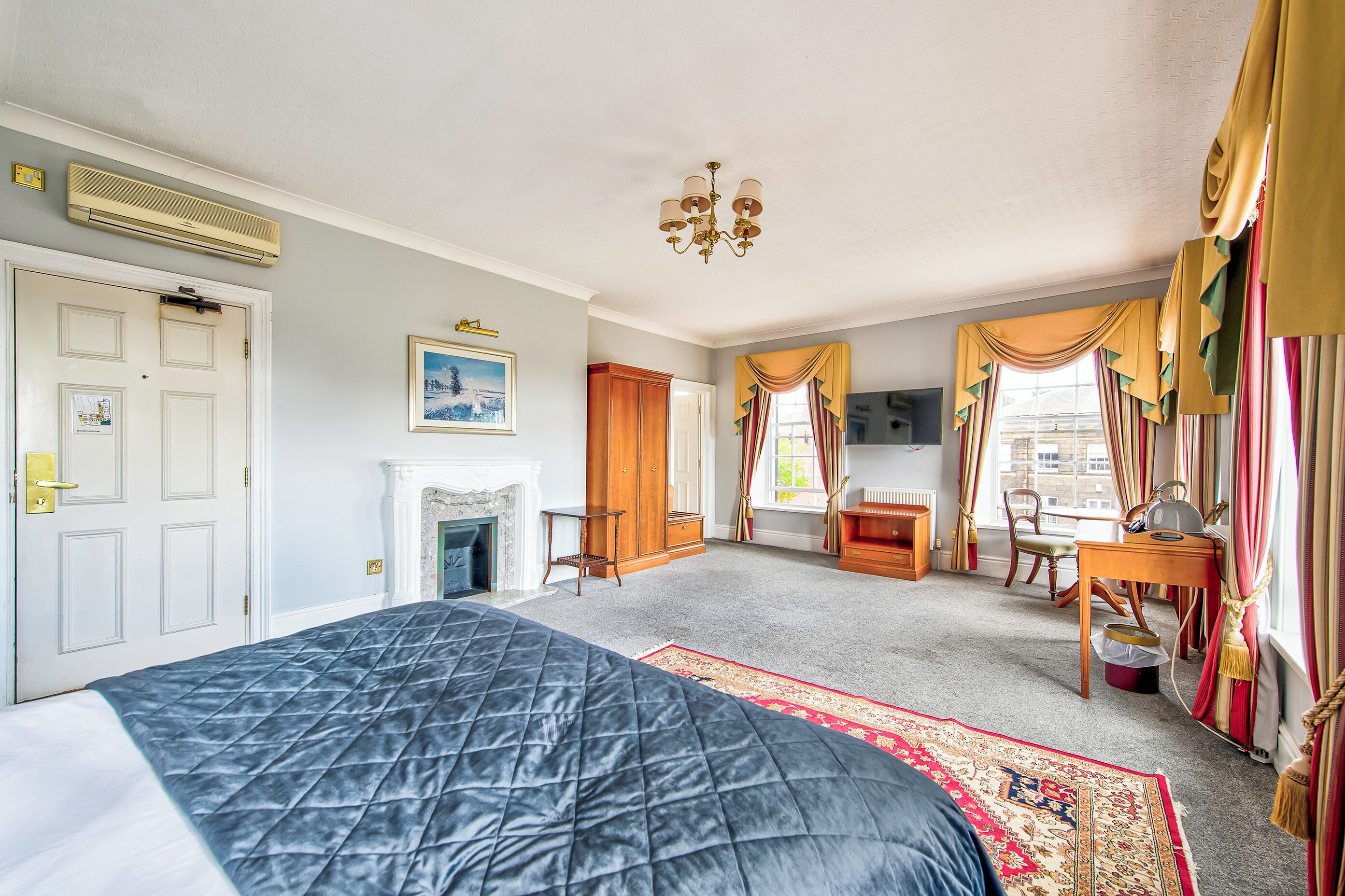 deluxe double room with balcony and sea view | desk, soundproofing, free wifi, bed sheets