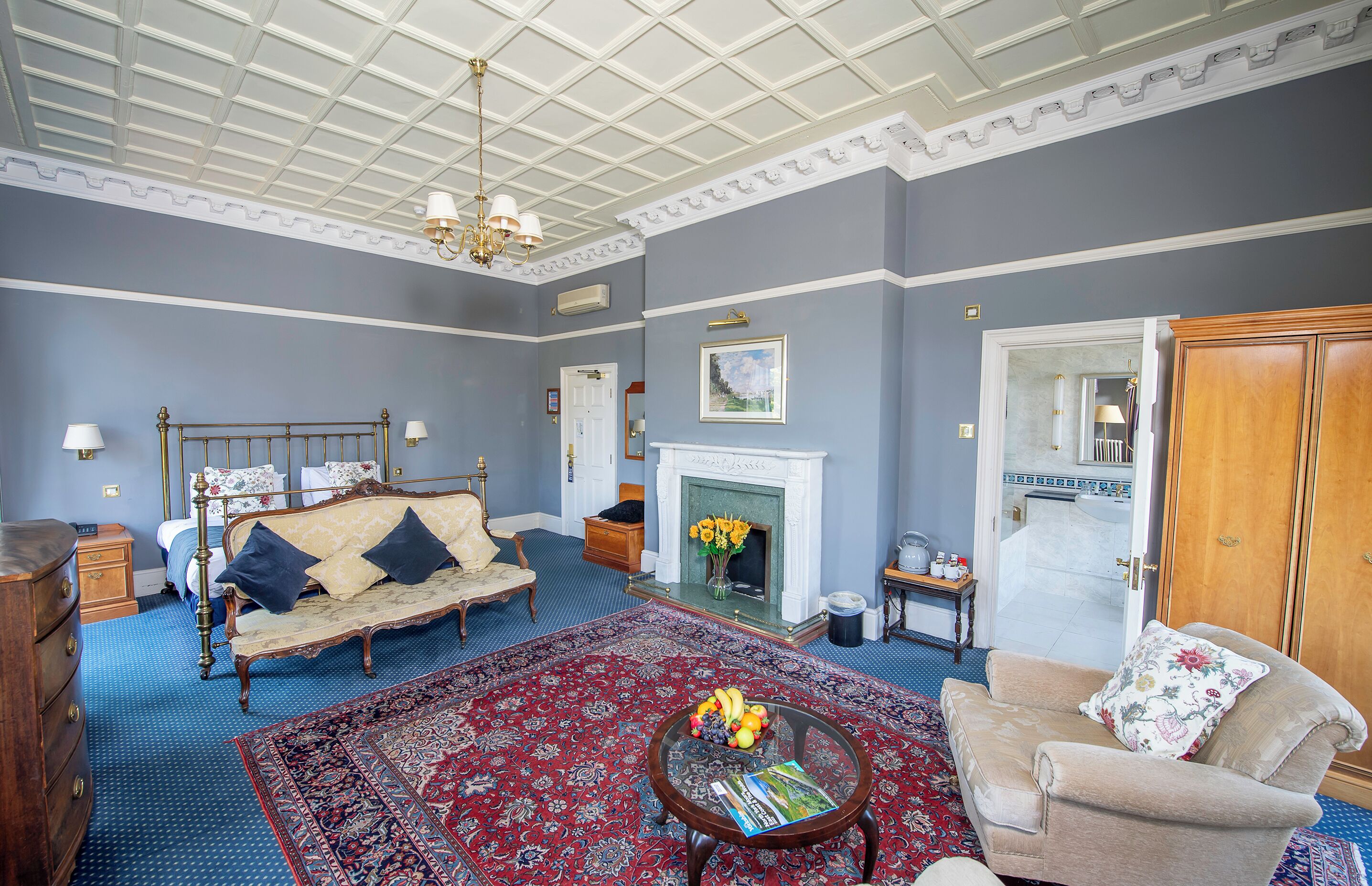 luxury room | desk, soundproofing, free wifi, bed sheets