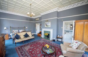 Allergikerbettwaren, Schreibtisch, laptopgeeigneter Arbeitsplatz