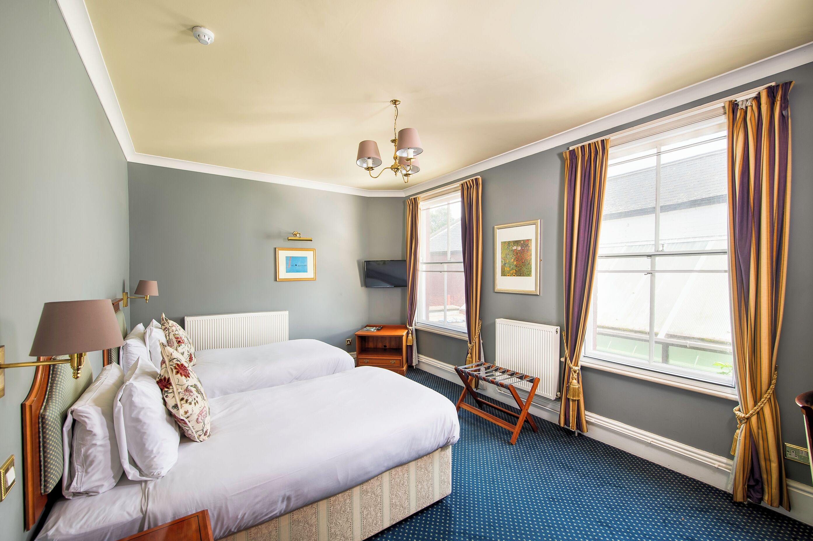 standard double room | desk, soundproofing, free wifi, bed sheets