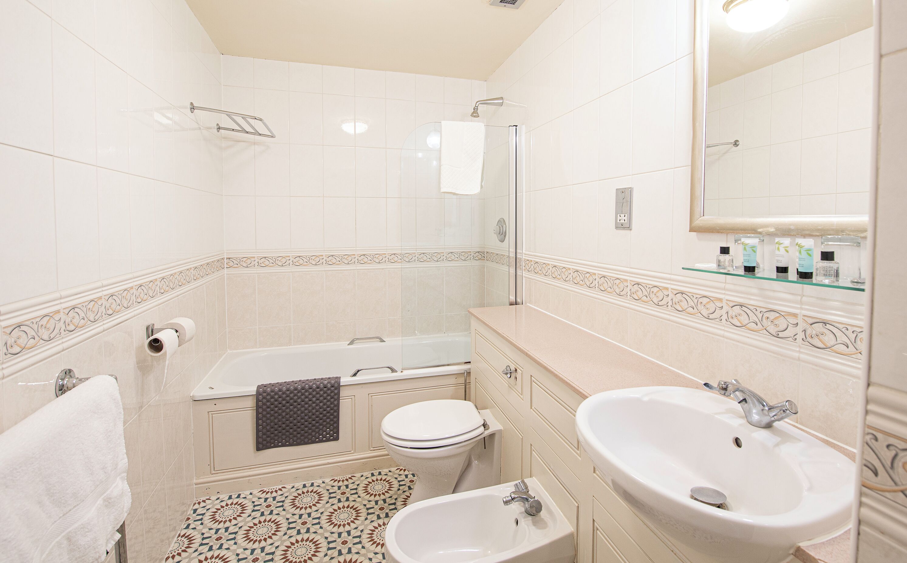 junior suite | bathroom | hair dryer, towels, soap, shampoo