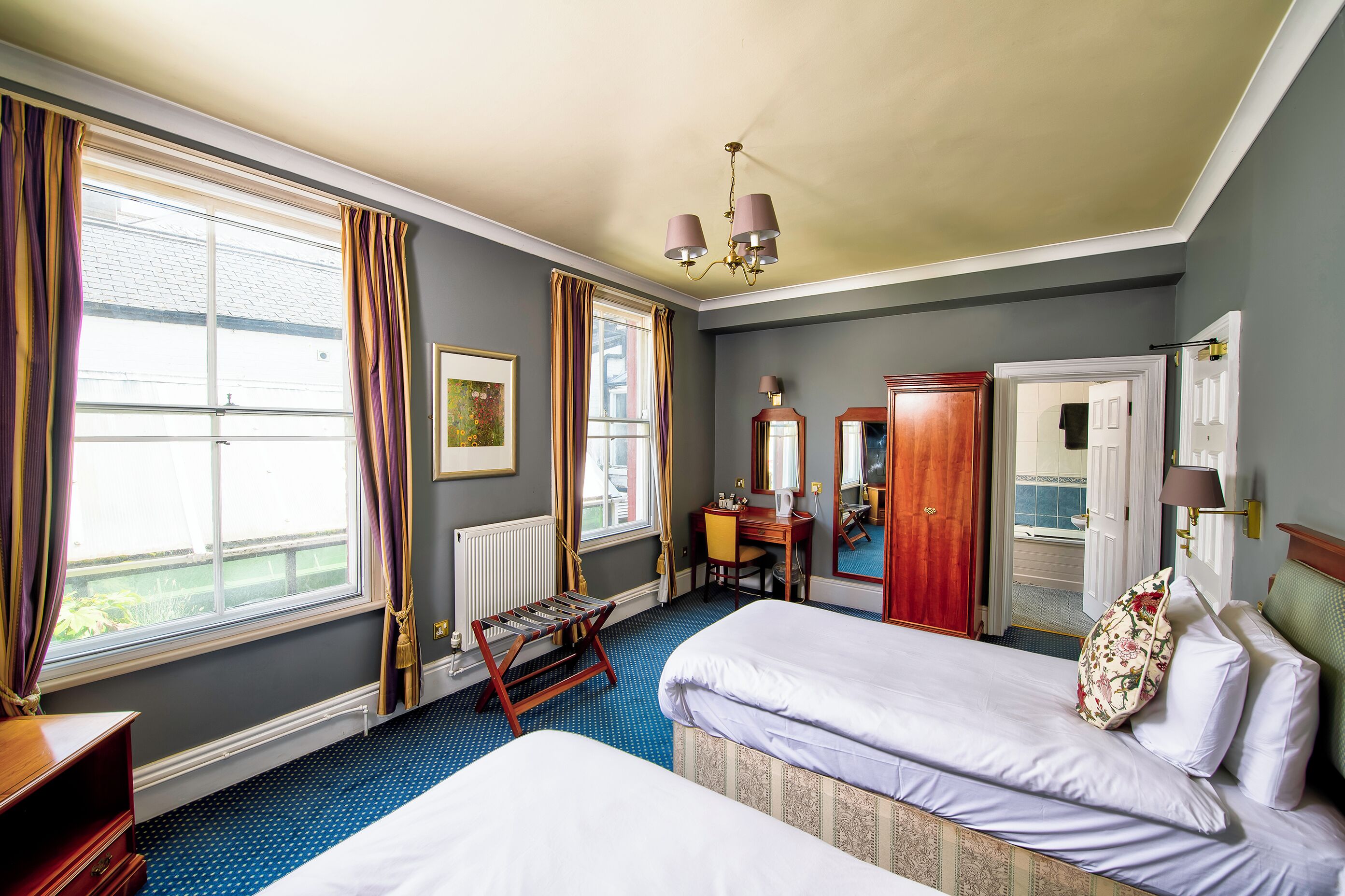 standard double room | desk, soundproofing, free wifi, bed sheets