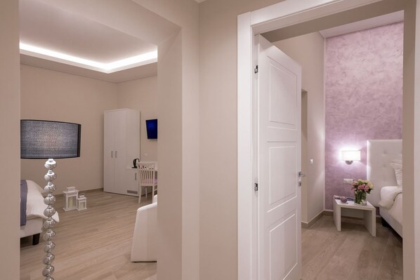 Quadruple Room, Non Smoking | Minibar, in-room safe, desk, blackout drapes