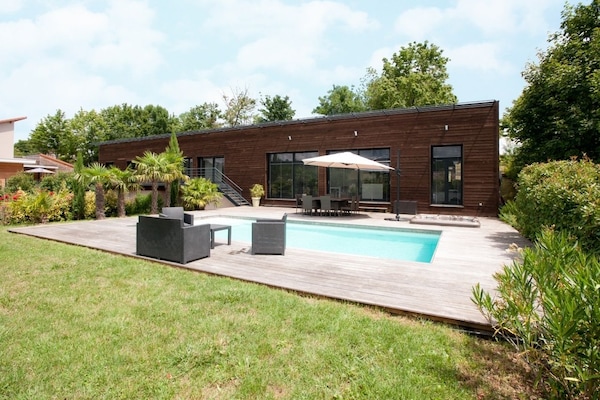 Seasonal outdoor pool, pool umbrellas, sun loungers