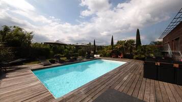 Seasonal outdoor pool, pool umbrellas, sun loungers