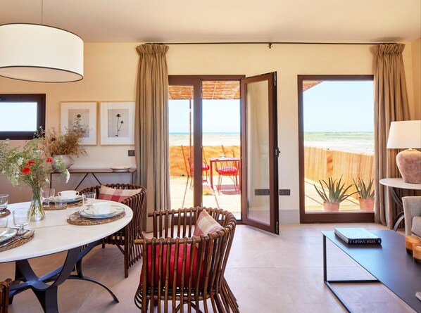 Una televisión de pantalla plana