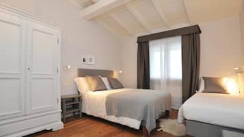 In-room safe, soundproofing, free WiFi