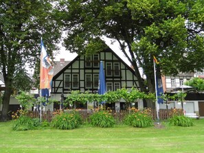 المنشأة من الخارج