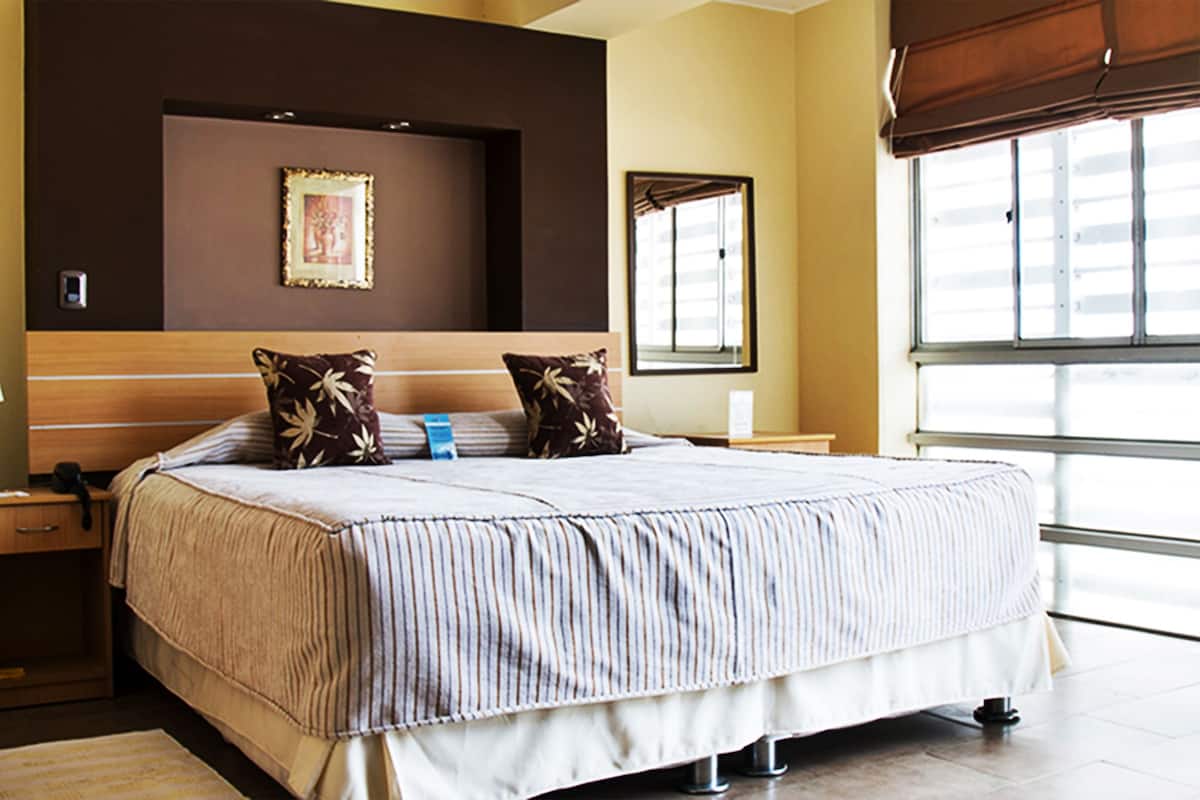 Luxury Suite, 1 King Bed, Non Smoking, Private Bathroom | Hypo-allergenic bedding, down duvets, memory-foam beds, in-room safe