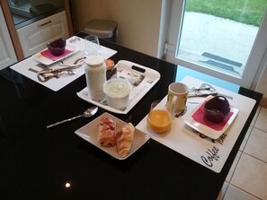 Free daily continental breakfast - Chambre d'hôtes Coquelicot (Nurlu)