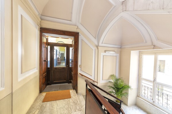 Check-in/check-out kiosk - Be Italian Flat Duomo 319 (Naples)