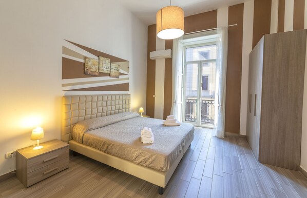 Deluxe Apartment | Frette Italian sheets, premium bedding, down comforters - Be Italian Flat Duomo 319 (Naples)