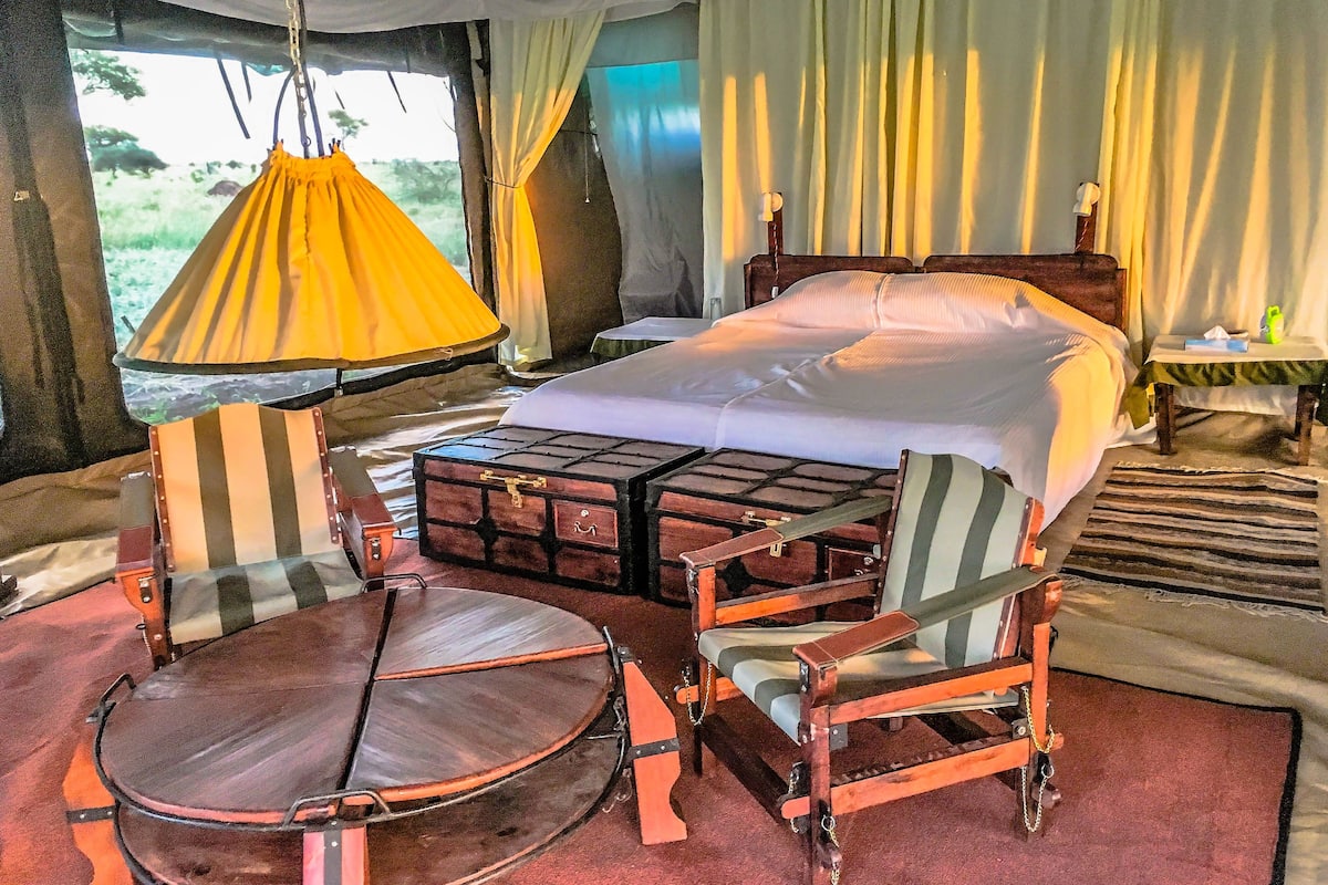 Classic Tent, Non Smoking | Desk, bed sheets