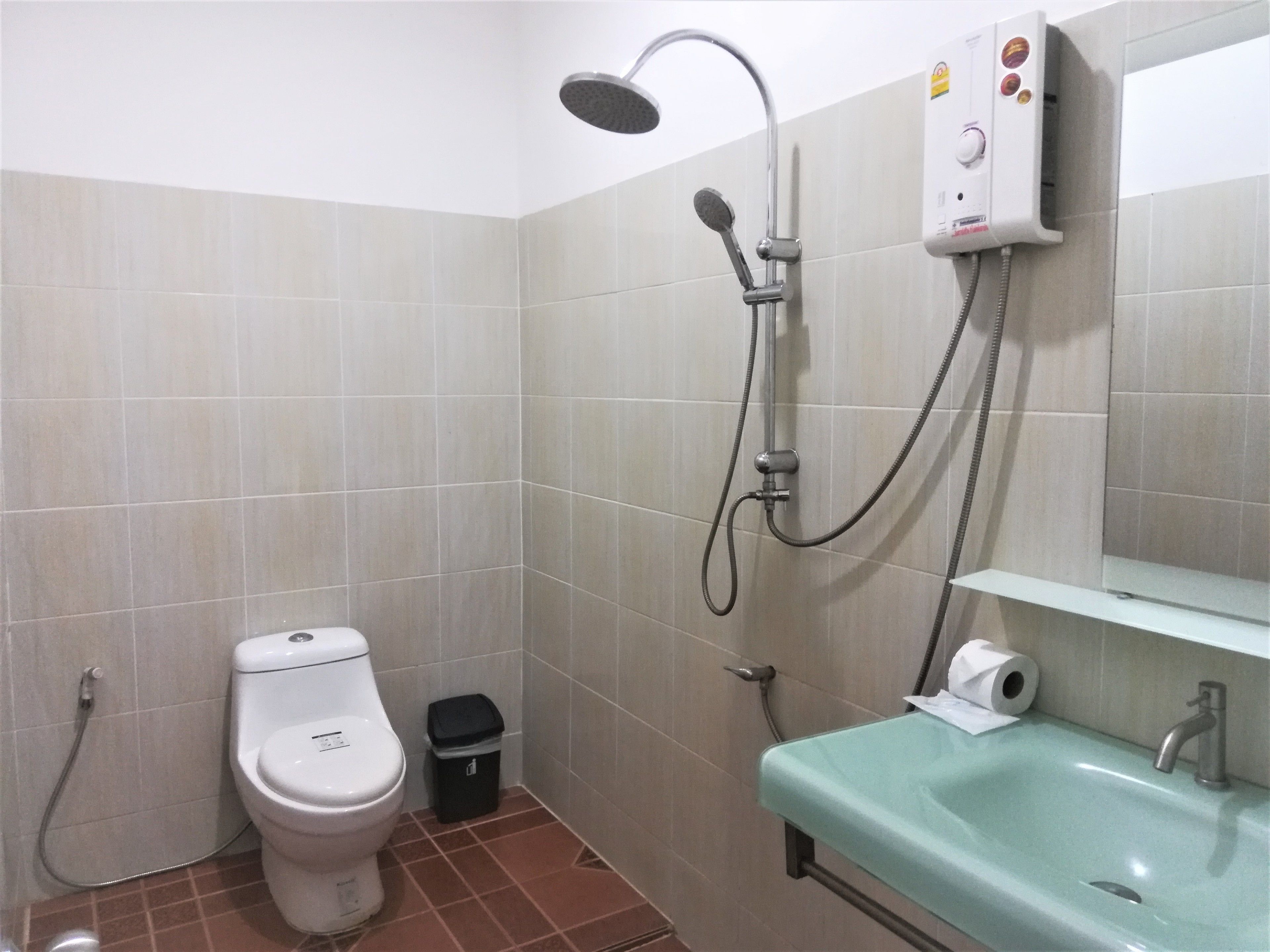 classic triple room | bathroom | shower, free toiletries, hair dryer, towels