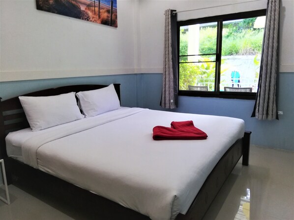 خزنة داخل الغرفة وواي فاي مجانًا وملاءات أسرّة