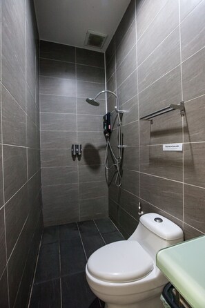 Shower, free toiletries, hair dryer, towels - Blue Moon Samet (Rayong)