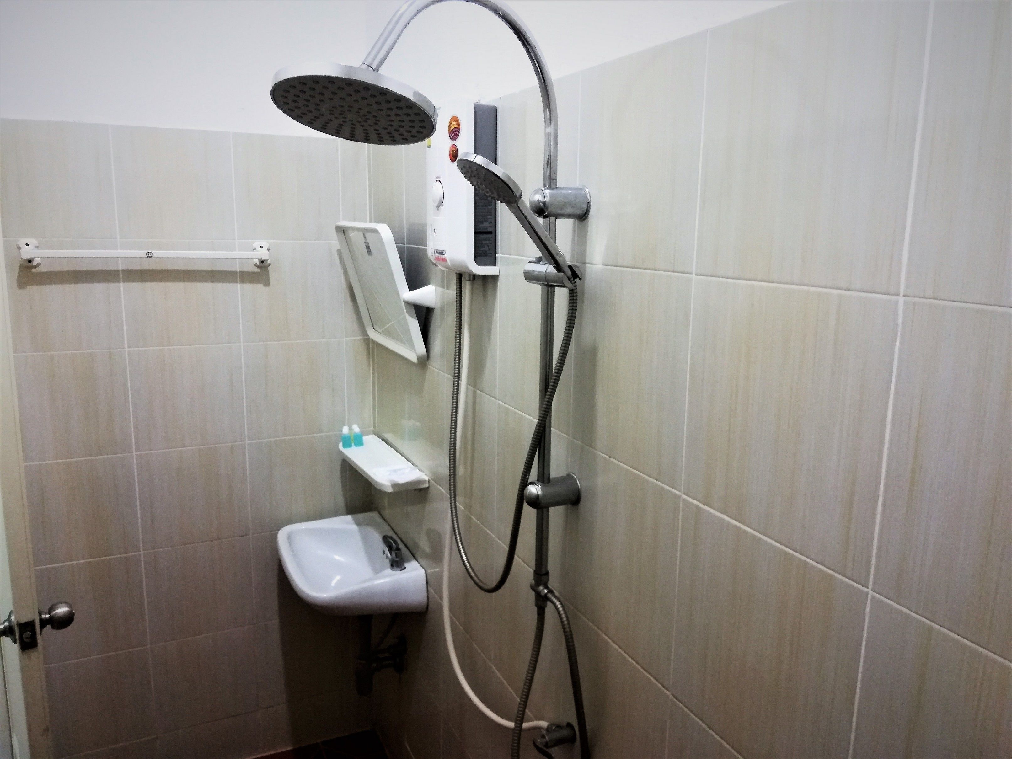 standard double room with terrace | bathroom | shower, free toiletries, hair dryer, towels