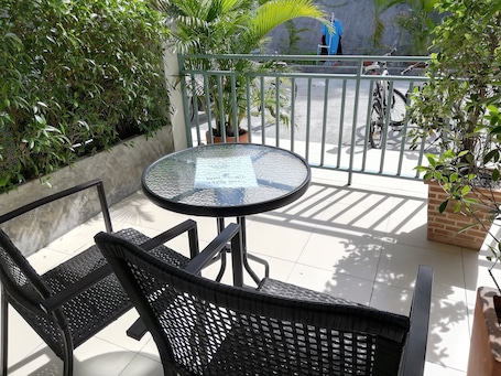 Caja de seguridad en la habitación, wifi gratis y ropa de cama