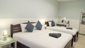 Triple Room with Terrace | خزنة داخل الغرفة وواي فاي مجانًا وملاءات أسرّة