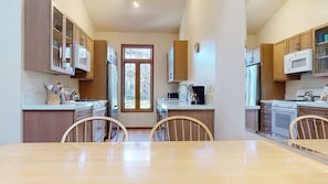 Townhome, 2 Bedrooms | Private kitchen | Fridge, oven, coffee/tea maker, toaster
