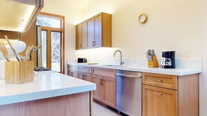 Maison en rangée, 2 chambres | Cuisine privée | Réfrigérateur, un four, cafetière-théière, grille-pain