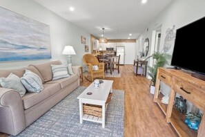 Condo, 2 Bedrooms | Living area