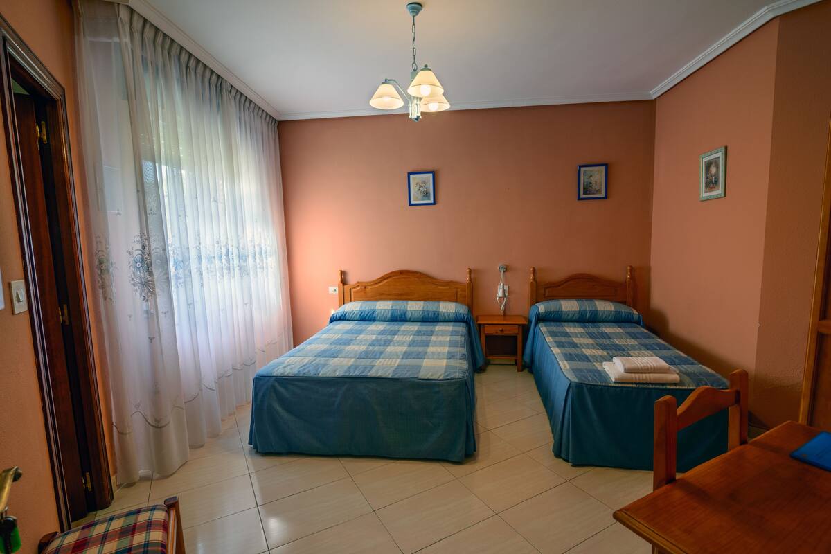 Camas extra, wifi gratis y ropa de cama