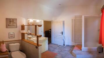 Free toiletries, hair dryer, bathrobes, towels