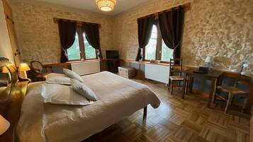 Classic Double Room (Printanière) | Individually decorated, individually furnished, desk, blackout drapes