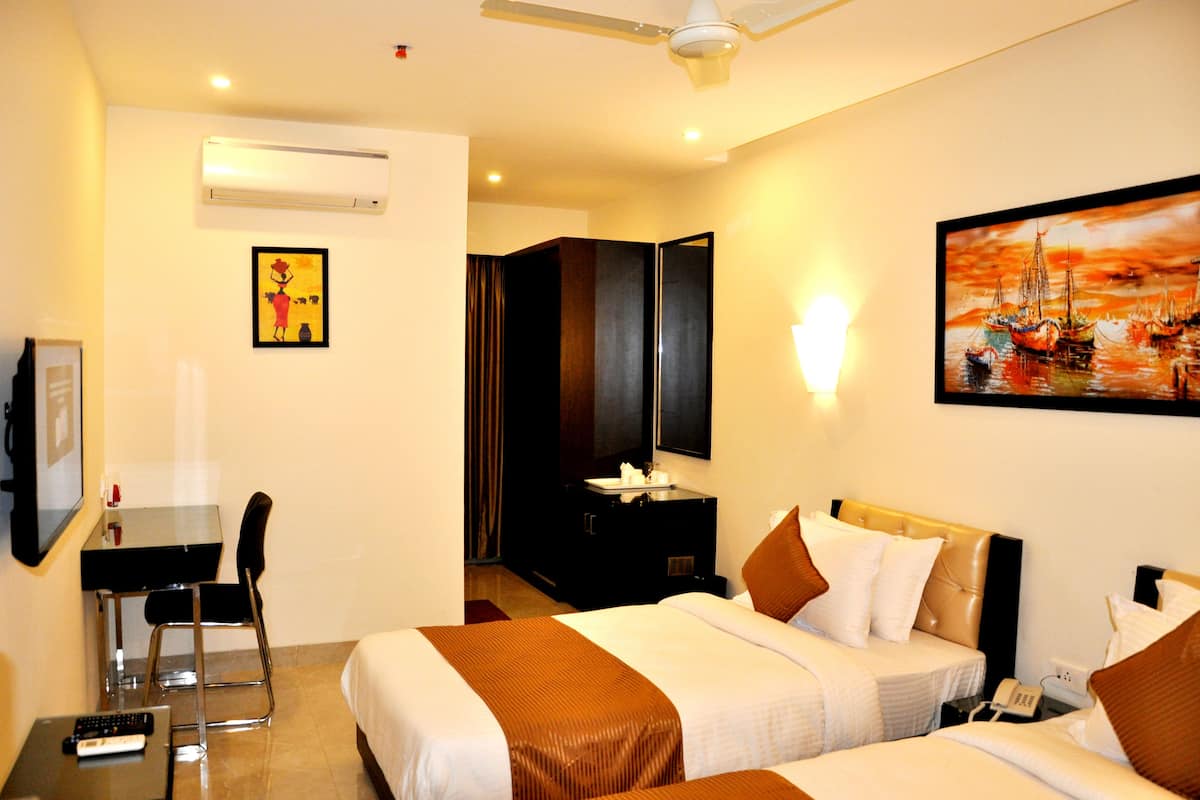 Brankas, setrika/meja setrika, dan Wi-Fi gratis