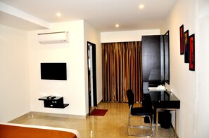 In-room safe, iron/ironing board, free WiFi - Acsys Hotel (Hyderabad)