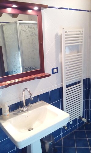 Dusche, Bidet, Handtücher