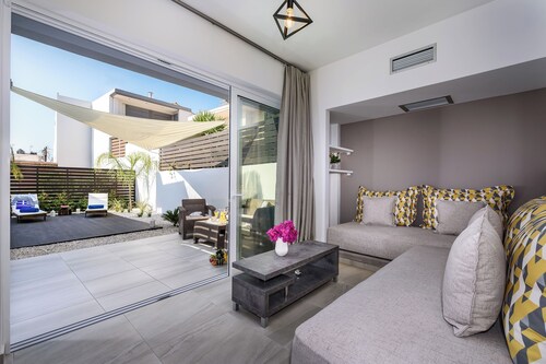 Solar Apartments by Amara Living 