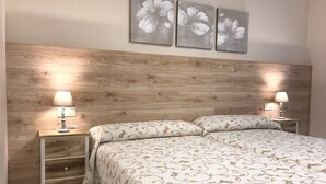 Double Room, 2 Twin Beds, Non Smoking