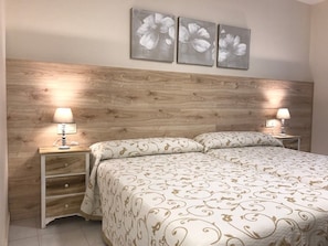 Double Room, 2 Twin Beds, Non Smoking | Free WiFi