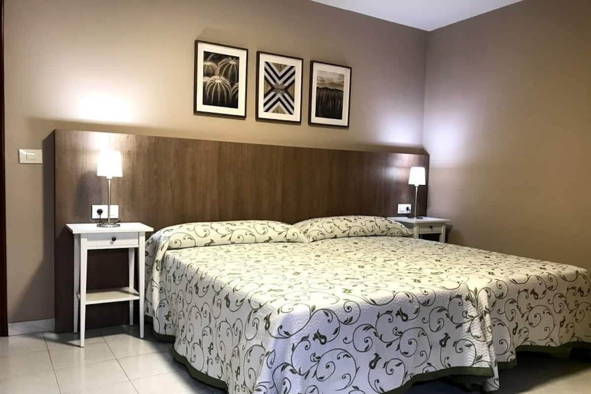 Double Room, 2 Twin Beds, Non Smoking | Free WiFi
