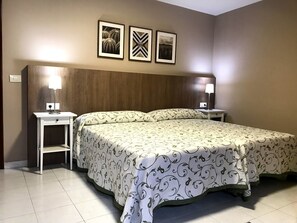 Habitación doble, 2 camas individuales, no fumadores | Wifi gratis