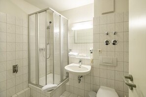 Bathroom - Hotel Rostock West im Kritzmow Park (Kritzmow)