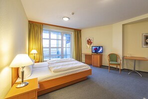 Studio - adjacent building | Living area | Flat-screen TV - Hotel Rostock West im Kritzmow Park (Kritzmow)
