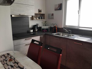 Studio Deluxe, 1 grand lit, cuisine, vue jardin | Cuisine privée