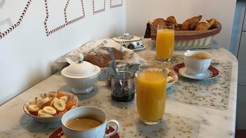 Free daily continental breakfast