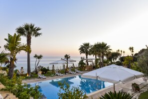Seasonal outdoor pool - Villa Kete Deluxe Rooms (Palma di Montechiaro)
