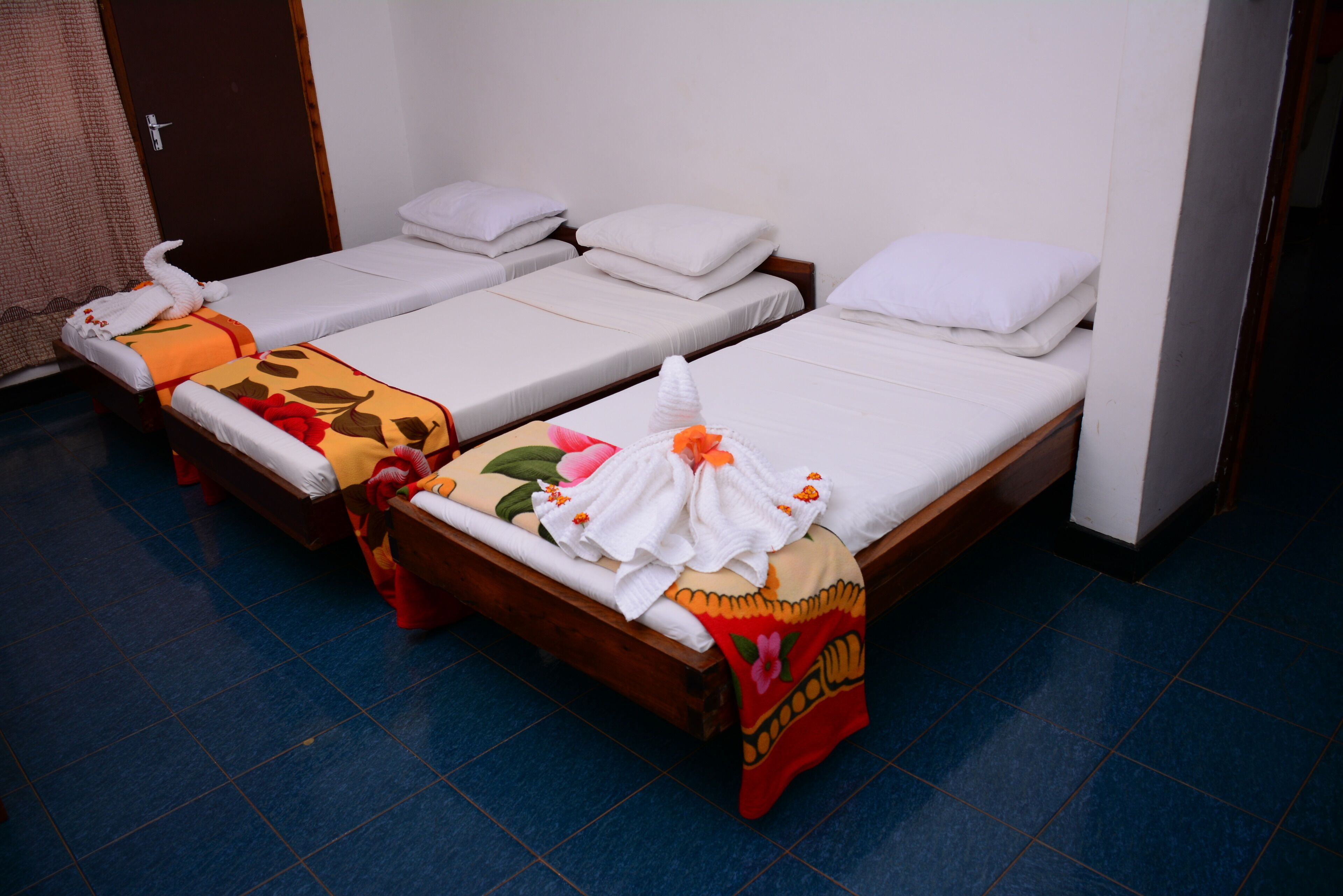 In-room safe, WiFi (free), bed sheets