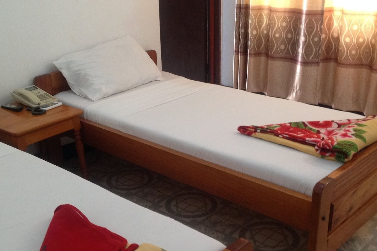 Quarto standard | Cofres nos quartos, Wi-Fi de cortesia, roupa de cama