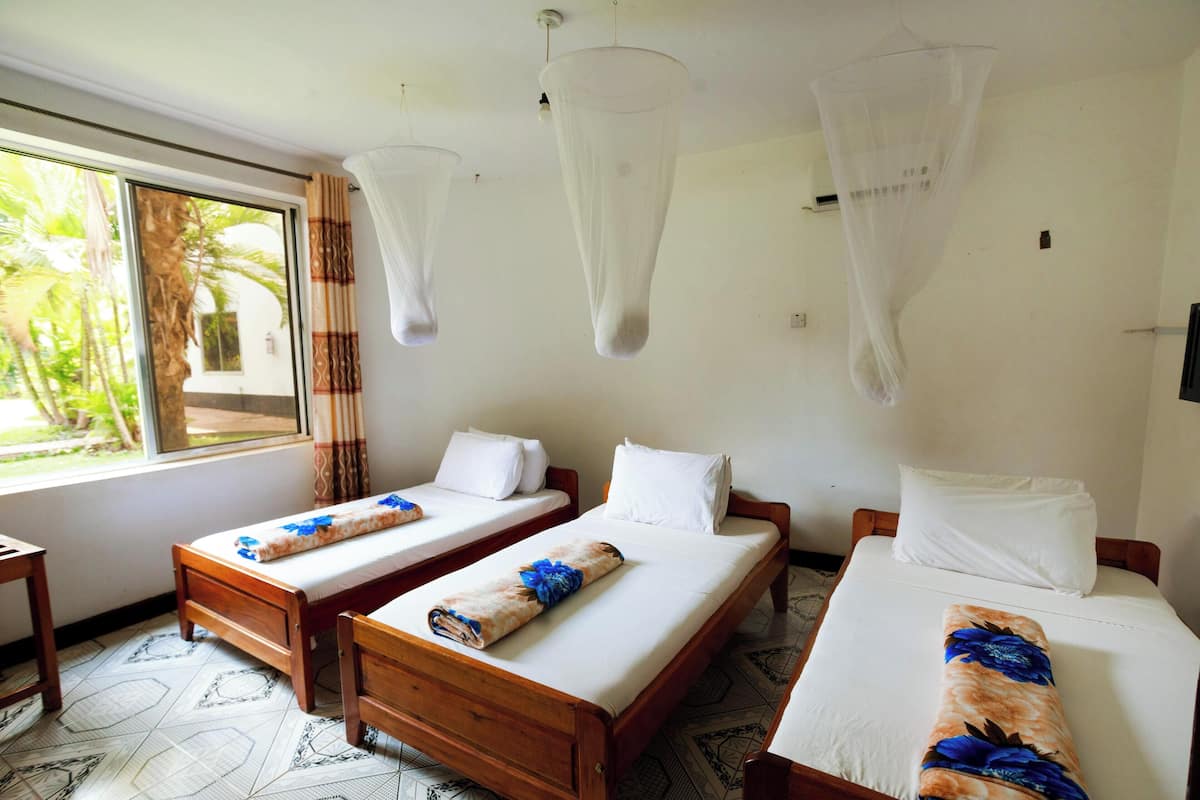 Quarto duplo econômico | Cofres nos quartos, Wi-Fi de cortesia, roupa de cama