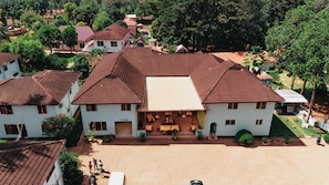 Outdoor pool - Keys Hotel Mbokomu Branch (Moshi)