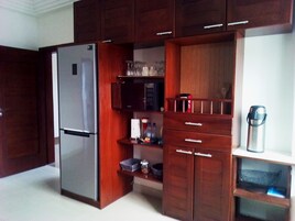 Superior Apartment, 2 Bedrooms, Non Smoking | Private kitchen | Full-size fridge, microwave, oven, stovetop