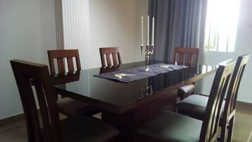 Habitación doble superior, no fumadores, cocina | Servicio de comidas en la habitación