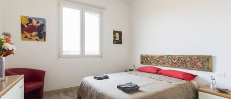 Appartement, 2 chambres | 2 chambres, fer et planche Ă repasser, accĂšs au Wi-Fi (inclus)