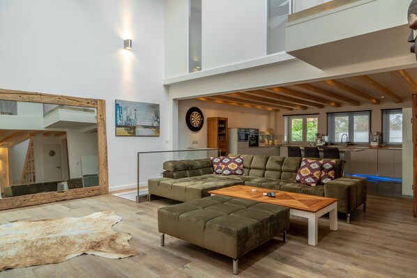 Luxury Loft | Living room | Flat-screen TV